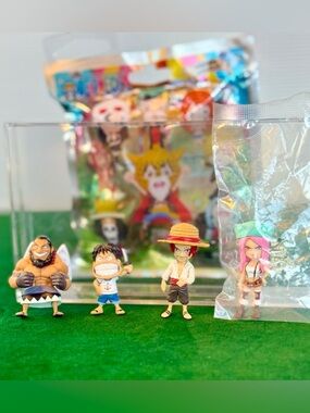 One Piece Tokyo Gachapon * Luffy * Jewelry Bonney * Shanks * Urogue